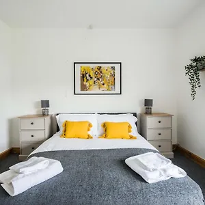 Holiday home Spacious 3 Bedroom Home, Garden & Parking, Penarth