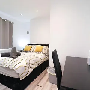 Den & Short Lets Greenwich - 3 Bed House Apartment London